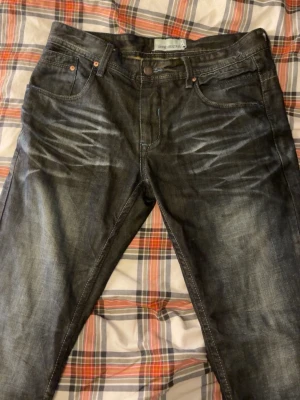 Shine original jeans - Säljer dessa jeans från Shine med helt sjuka fades! Använda en del därav den snygga faden. Inga defekter. Storlek runt 31/34, hör av dig om du vill ha mått eller vid andra frågor och funderingar!🤝pris 249kr!
