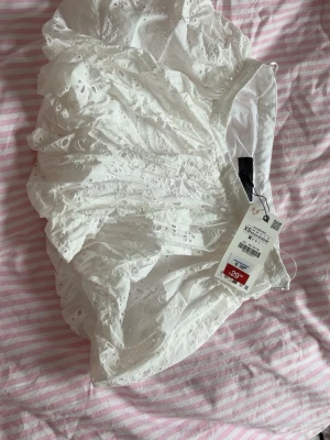 Spets shorts/kjol - Super söta spets shorts som liknar en kjol!! Säljer pga för små