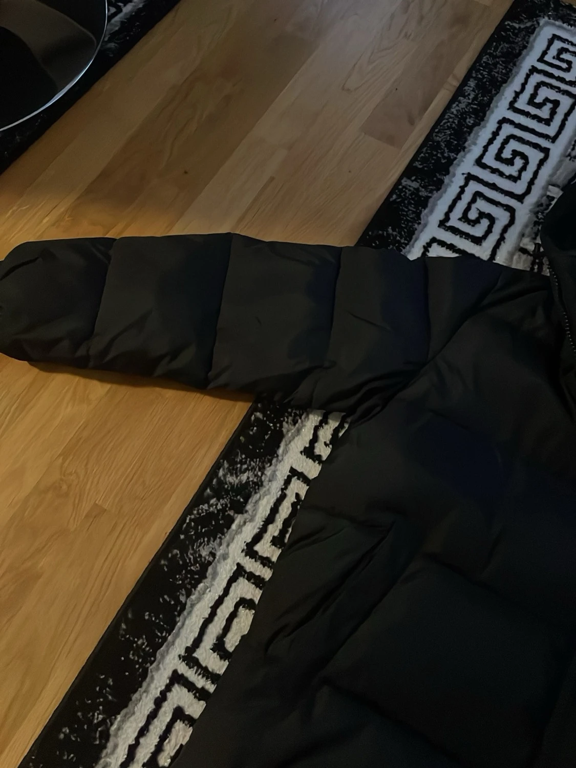 Svart pufferjacka från Tommy Jeans - 1