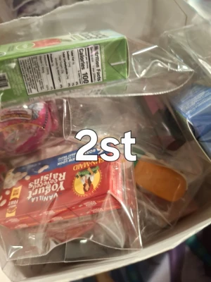 2 mistery mini brand mix - 2 mistery mini brand! (Only the mini brand not an unopend mini brand) I will throw in some freebies!  2 mystiska mini brand! (Bara mini brand, inte en oöppnat mini brand) Jag slänger in lite gratisprylar!