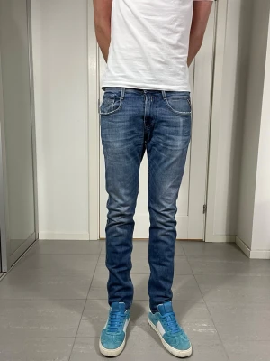 Replay Anbass Jeans - Säljer nu dessa Replay Anbass Jeans, skriv för fler bilder/frågor🙌🏼