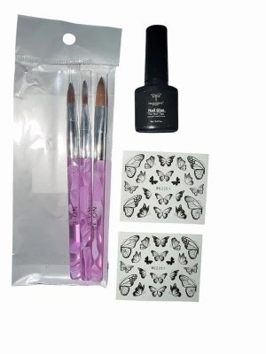 Nagelkit med penslar, lim och dekaler - Nagelkit med tre lila nagelborstar med mönstrade handtag, svart nagellim från Cocoliqun samt två ark med fjärilsdekaler i svartvitt. Perfekt för kreativa nageldesigner och dekorationer.