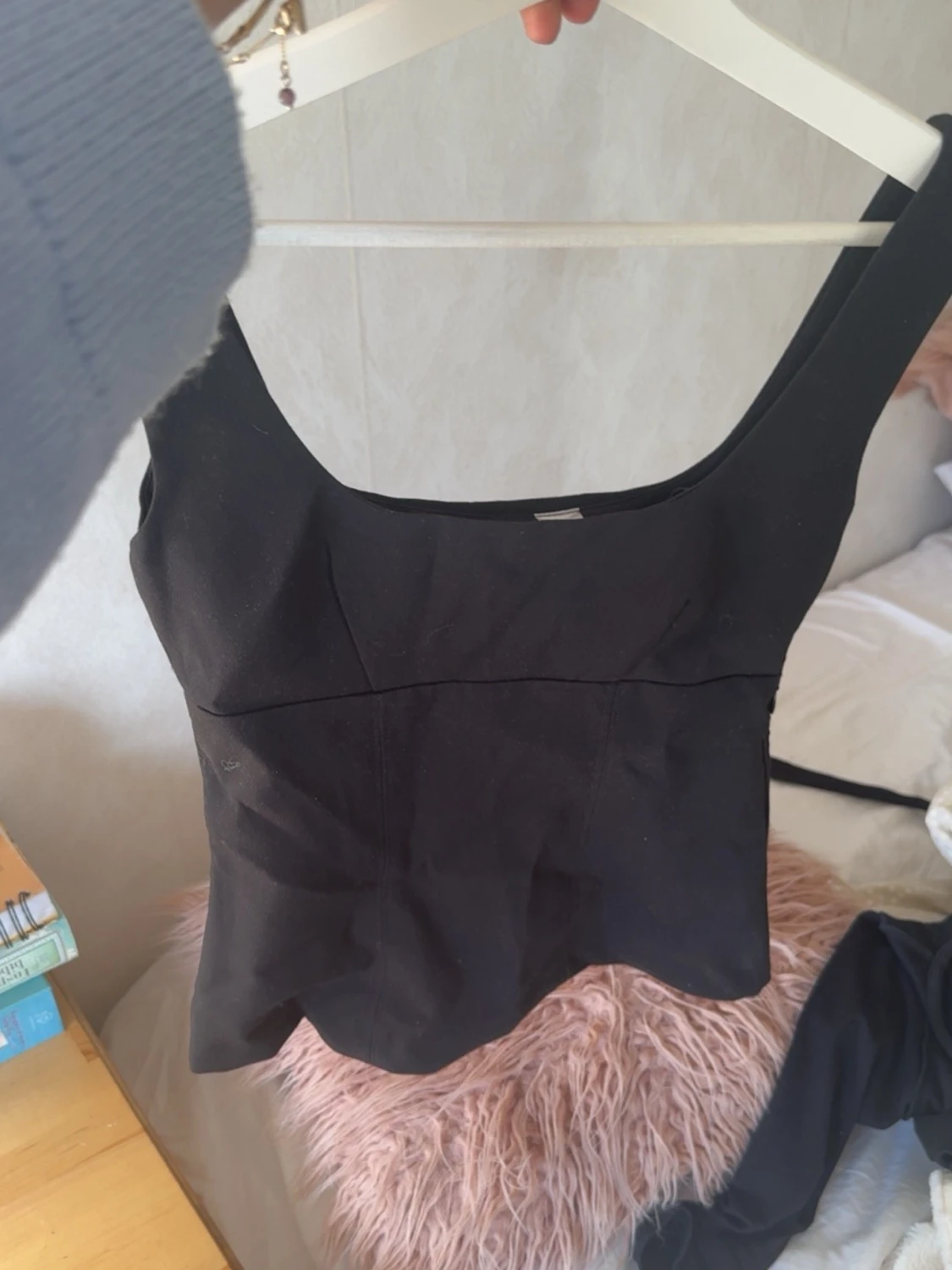 Svart figurnära topp