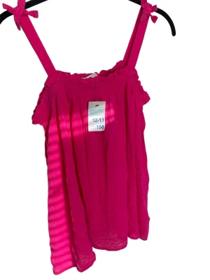 Rosa linnetopp med rosetter - Snygg rosa linnetopp med axelband som knyts i rosetter. Toppen har en luftig och flowy passform, perfekt för varma dagar. Materialet känns lätt och bekvämt mot huden.