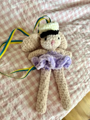 Studenthänge - Virkad ballerina mus, perfekt till studenten eller som en present 🎁 virkad av mig 