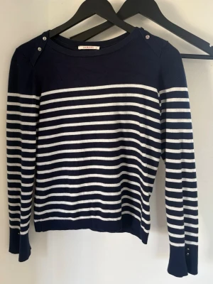Marinblå randig tröja från Camaieu - Snygg marinblå tröja från Camaieu