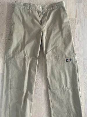 Dickies byxor - Säljer dessa dickies byxor som är som nya därmed bra skick! Storlek 32/32 