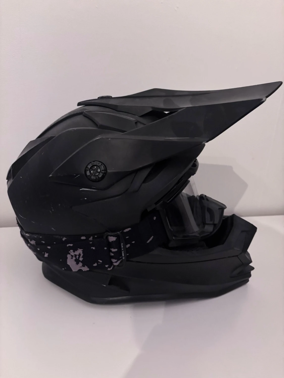 Svart crosshjälm med goggles - 1