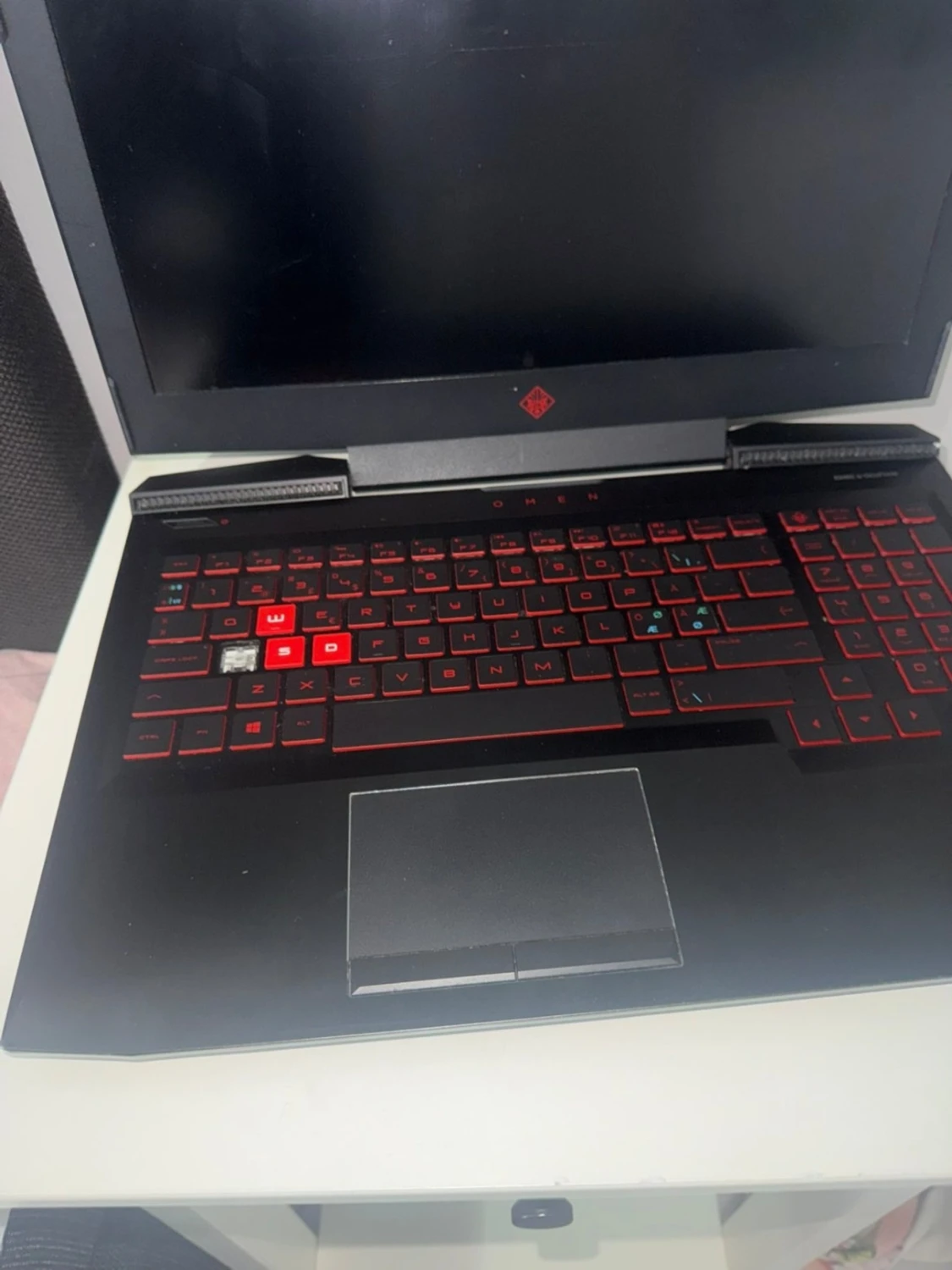 HP Omen gaming laptop svart/röd - 2