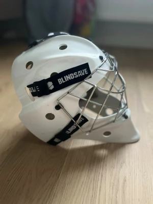 Blindsave målvaktshjälm - Blindsave signaturmålvaktshjälm, nypris 2949 kr. (Tillkommer inget hakskydd)