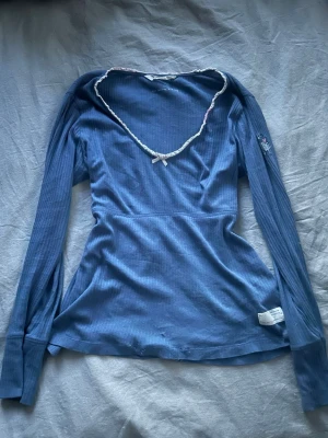 ODD MOLLY - Jätte söt baby doll topp från oddmolly,perfekt nu till våren,har en liten defekt och de är att den är lite röd rosa på det vita men jag tror de går bort efter en tvätt,skriv gärna om fler frågor!💕