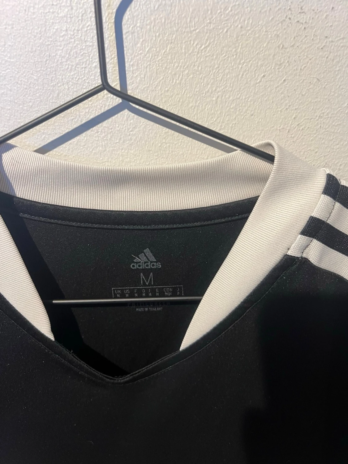Svart Adidas sporttröja  - 1
