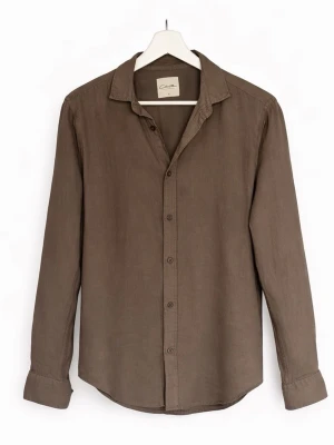 Clayton Linneskjorta - Säljer min bruna linneskjorta från Clayton. Använd fåtal gånger, i storlek S/M. Skriv gärna till mig vid frågor/funderingar! 