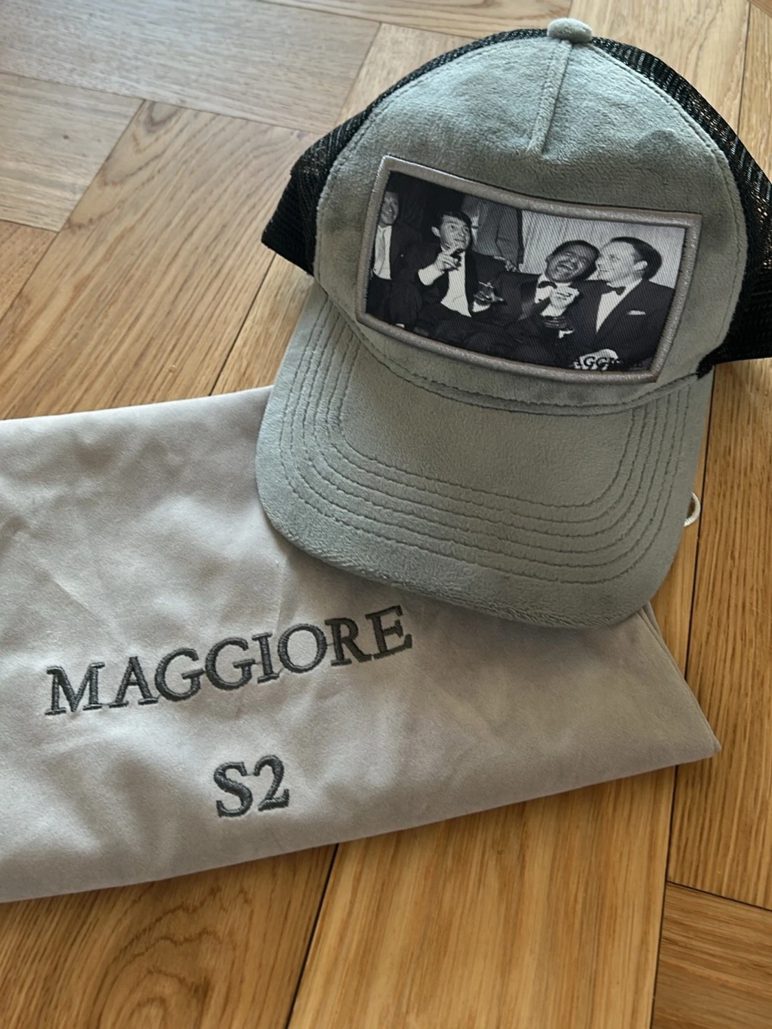 Grå Maggiore keps med retro patch