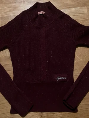 Guess Tröja - Storlek XS. Fint Skick. Märke Guess.