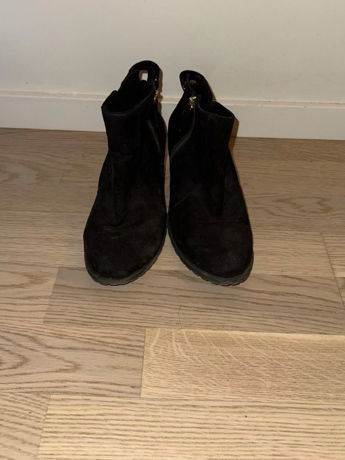 Svarta mocka stövletter med dragkedja - 2