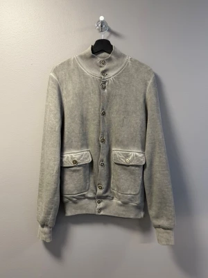 Gran Sasso Cardigan  - ‼️VI TAR EJ BYTEN‼️| Gran Sasso Cardigan | Skick: 9/10  | Storlek M (se mått på bilderna 📏) | Fraktar imom 24 timmar efter affär 📦| Hör av dig vid minsta fråga eller fundering 💭 