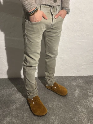 Replay jeans  - Ett par riktigt snygga jeans från Replay i storlek W30 L30 i modellen anbbas