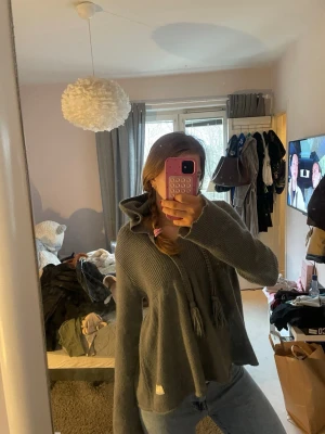 Odd Molly tröja  - Grå stickad hoodie/tröja med luva, långa ärmar och snören! Knappt använd 🩷