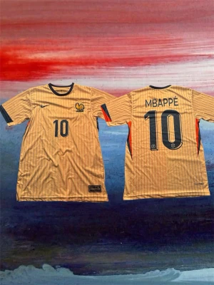 France away shirt 24/25 - Fin Mbappe Frankrike tröja, meddela vid intresse! 😁