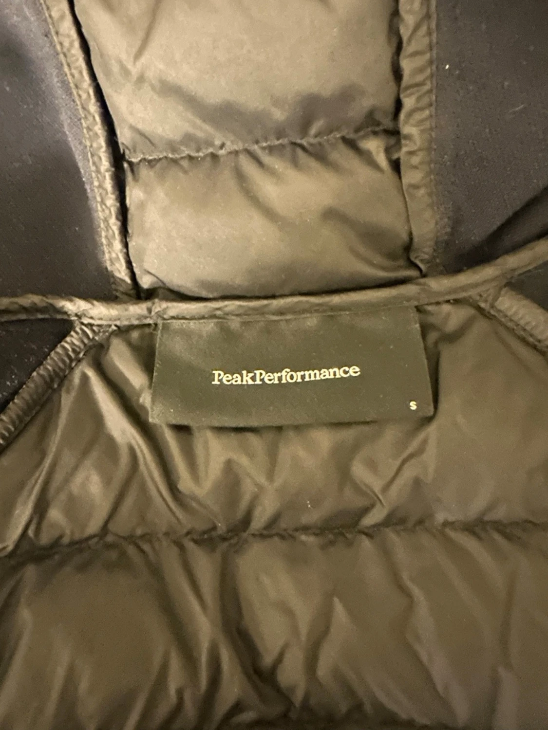 Svart vindjacka från Peak Performance - 2