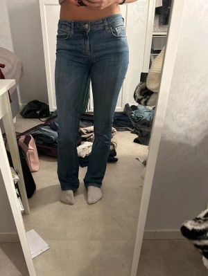 Low waist bootcut jeans - Low waist bootcut jeans från Zara 🩷I storlek 32/xxs