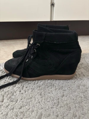 Wedge sneackers - Säljer dessa skor i storlek 40!! De har 6cm klack, är redan impregnerade och har aldrig använts. (Bara test gått inomhus) 