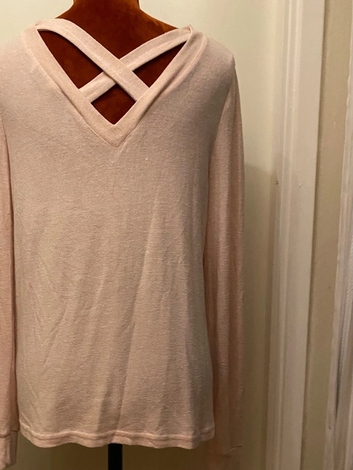 Ljusrosa tröja med V-ringning S - 1