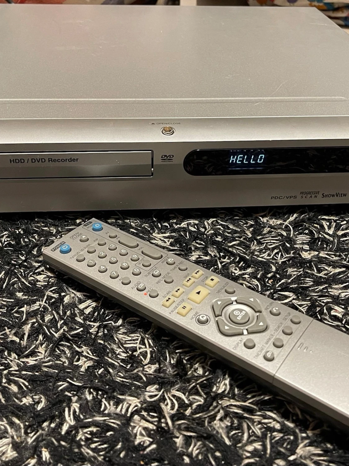 HDD/DVD Recorder med fjärrkontroll
