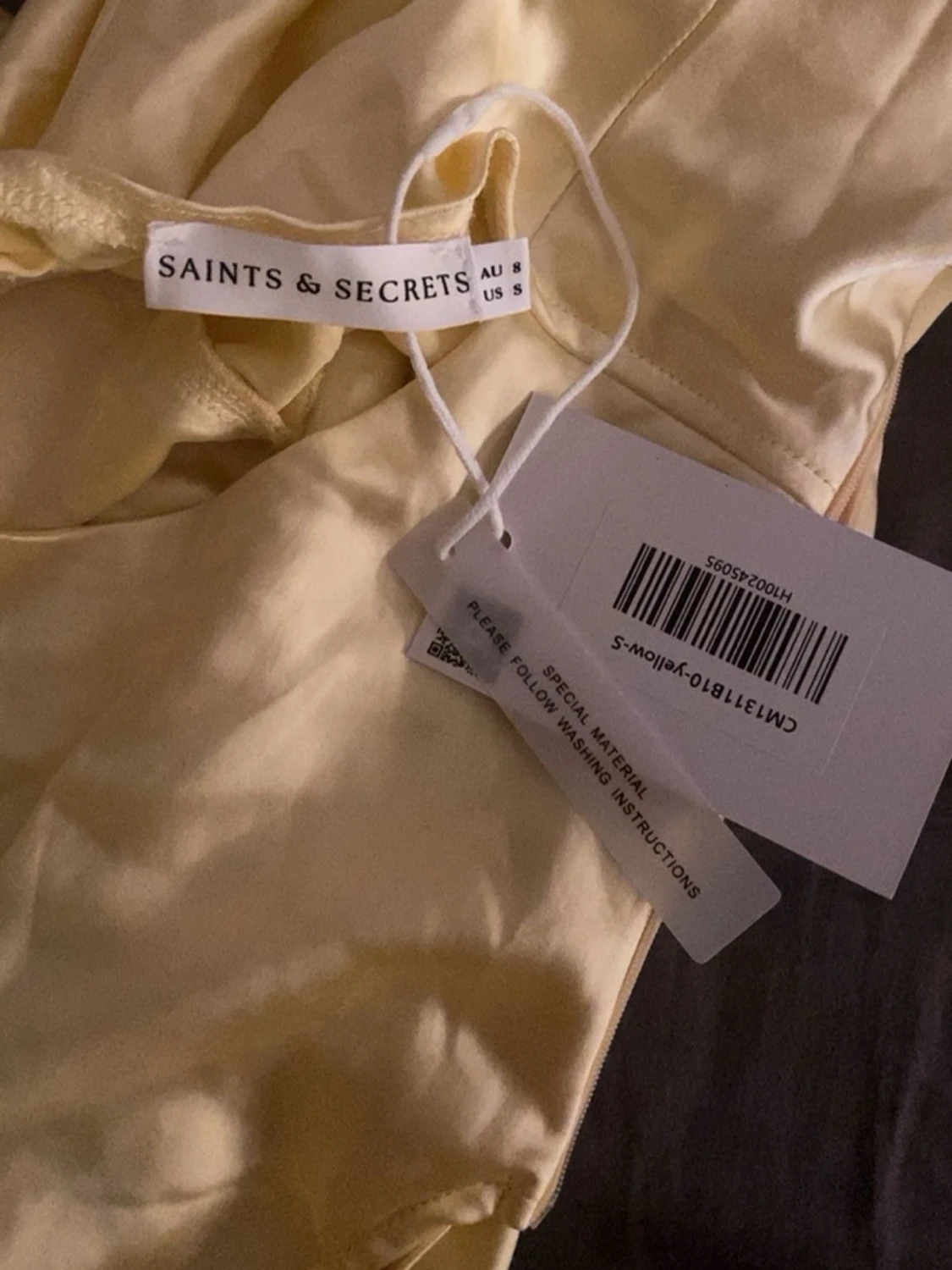 Gul långklänning från Saints & Secrets - 1