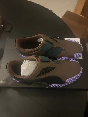 Puma Mostro Communication - Oanvända Puma Mostro Communication i storlek 37,5 (UK 5.5). Helt nya och i fint skick. Kommer från rökfritt hem. Perfekt modell för dig som gillar unik och futuristisk design.