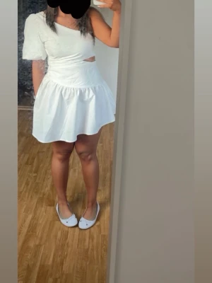 Studentklänning  - jättefin studentklänning ifrån Gina tricot