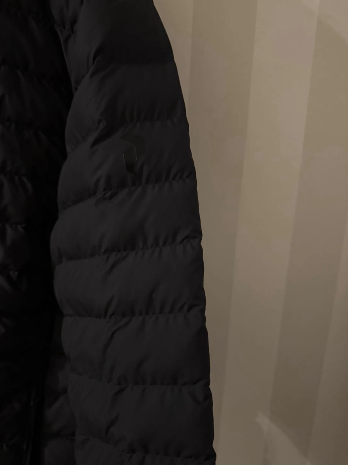 Svart dunjacka Peak Performance - 2