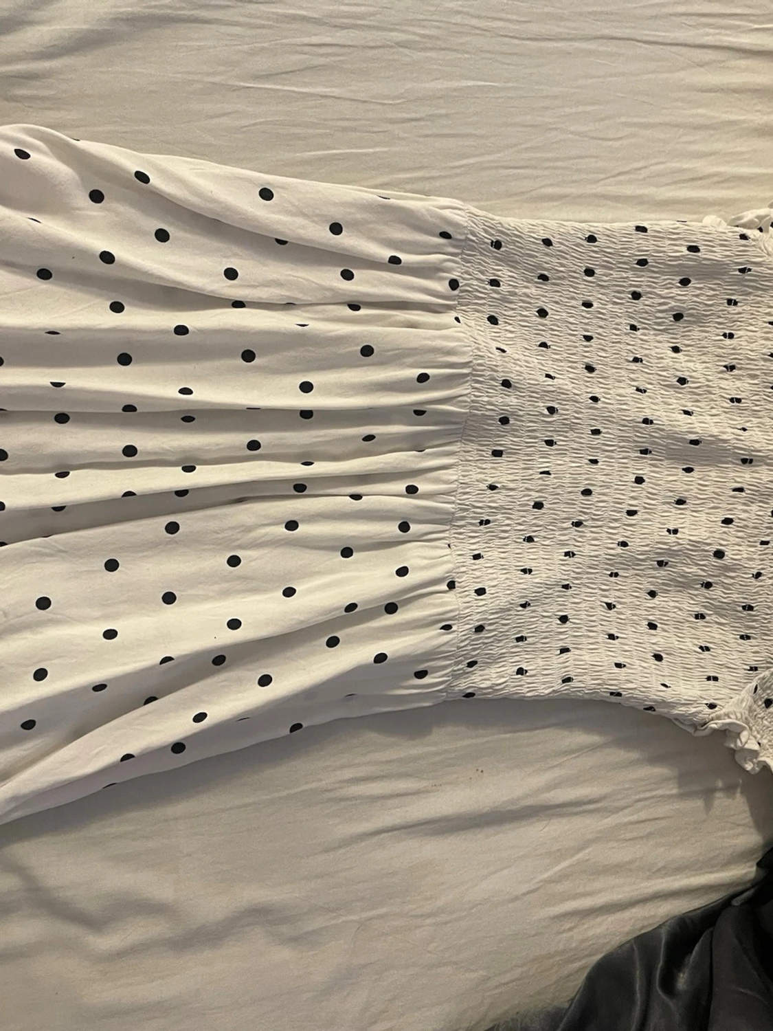 Vit prickig klänning från Divided - 2