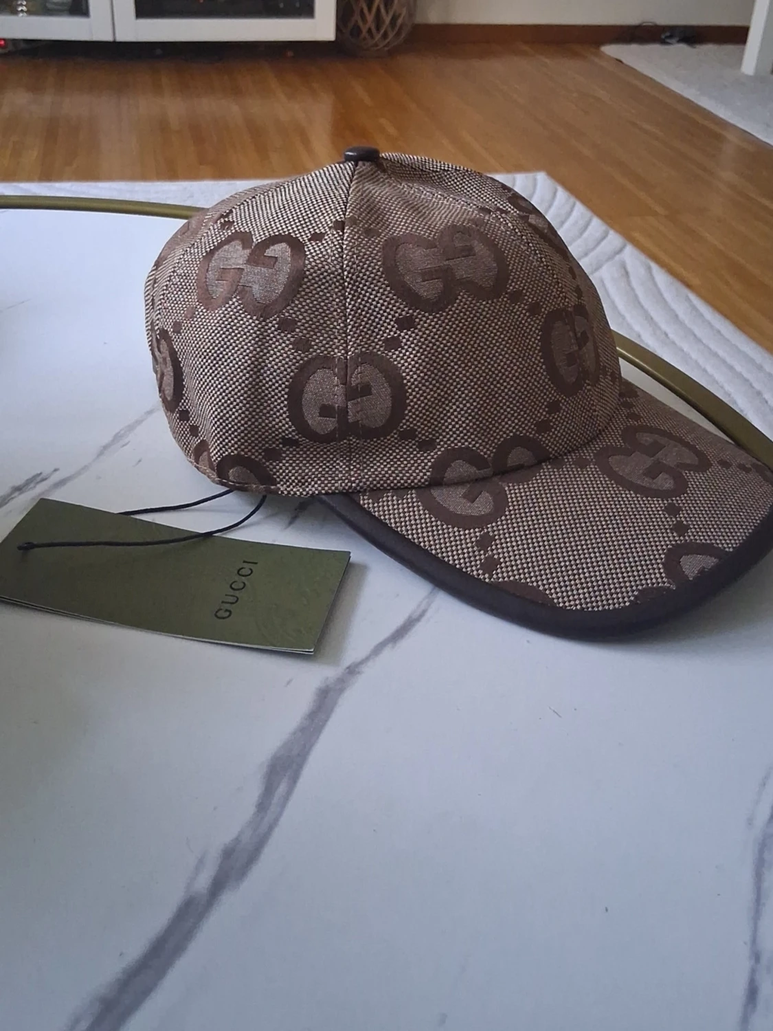 Brun keps med GG-mönster från Gucci