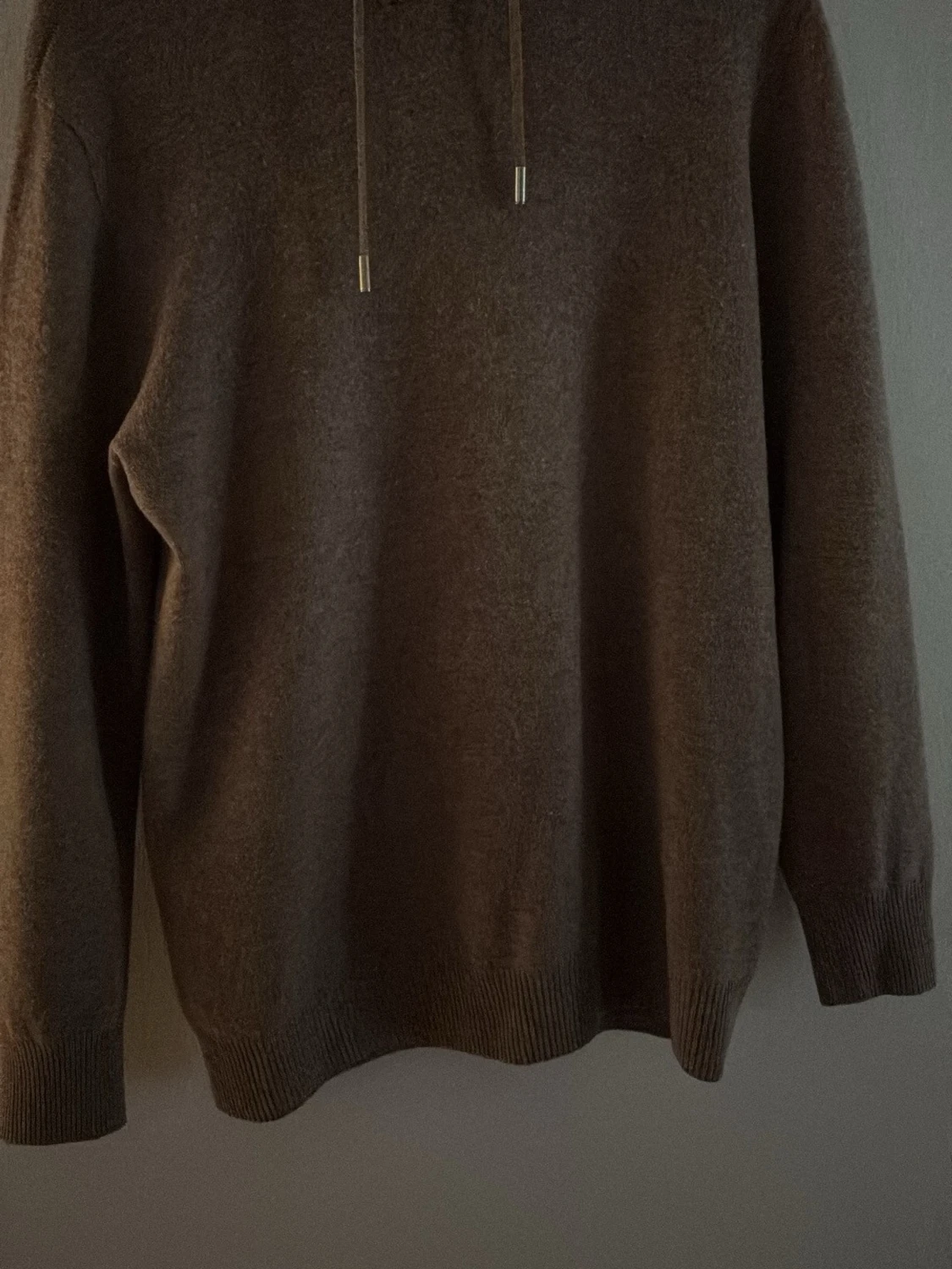 Brun stickad hoodie från Garde Trisch