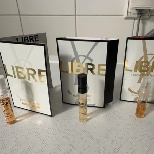 Yves Saint Laurent Libre parfymprover - Parfymtester av YSL Libre EdP, Libre L'Eau Nue och Libre Flowers and Flames EdP. Alla 3 för 75kr + frakt 22kr.