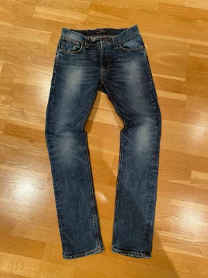 Mörkblå jeans från Nudie Jeans - Ett par nudie jeans mörkblåa. Storlek 29/32