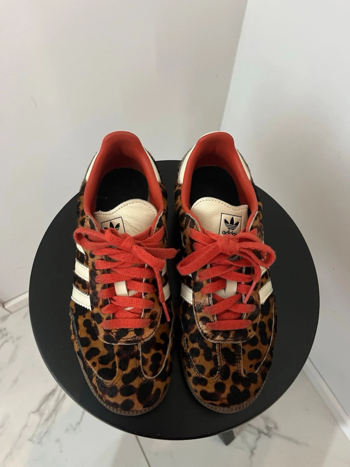 Adidas sneakers leopardmönster - 1