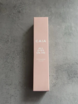 CAIA All Eyes On Me Eyeshadow Primer - Säljer en CAIA All Eyes On Me Eyeshadow helt oöppnad.