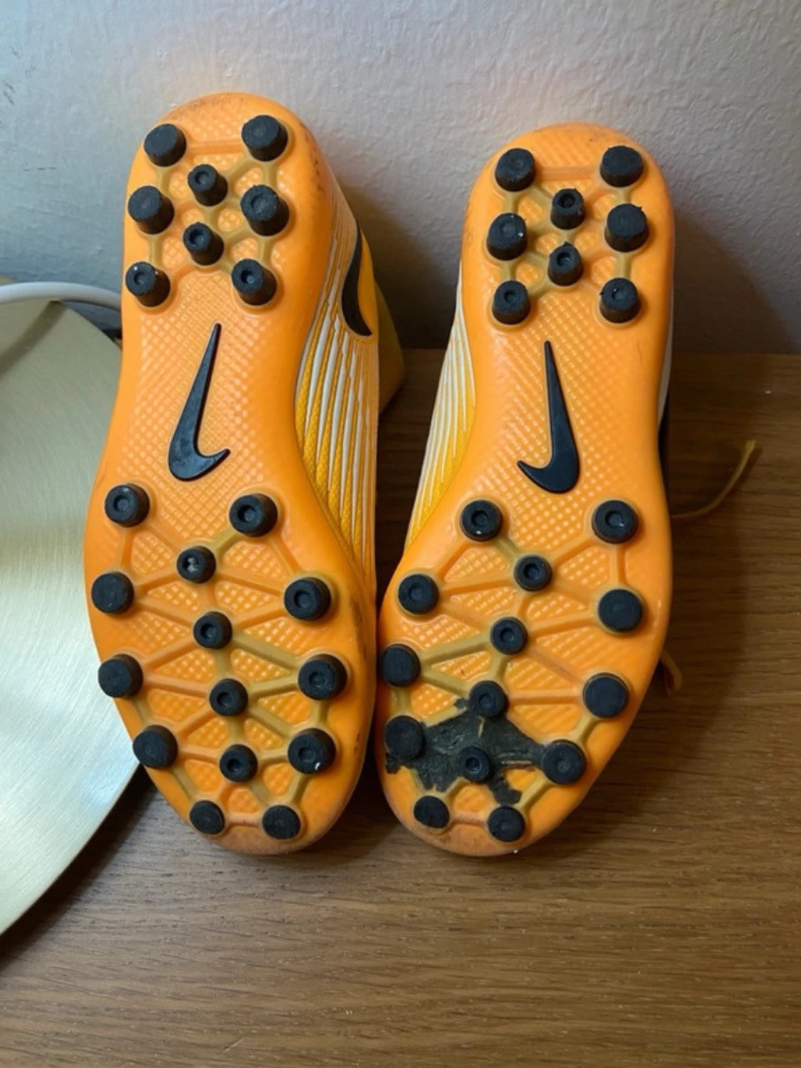 Gula Nike fotbollsskor med dobbar - 1