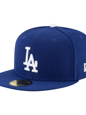 Blå LA Dodgers keps från New Era - Snygg blå keps från New Era med LA Dodgers-logga broderad i vitt framtill. Klassisk flat brim och snapback-modell med vit knapp på toppen. Perfekt för dig som gillar sportig streetstyle och vill sticka ut med en ikonisk look.