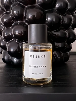 ESSNCE Sweet Cara - Sweet Cara från ESSNCE. 50 ml. Se mängd kvar på bild. 