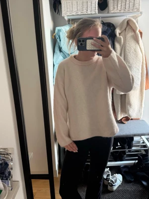 Mohair tröja i Peach förg - Snygg stickad tröja som är knappast använd från hm