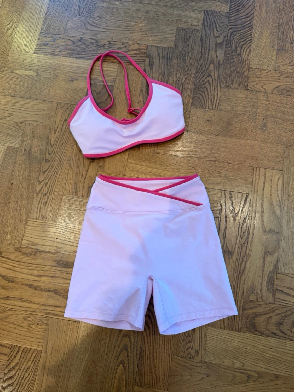 Rosa bodyset med shorts och topp