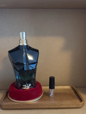 2ml Jean Paul Gaultier Le beau le parfum - 2ml sample av JPG le male lover, 10% rabatt på bundles 