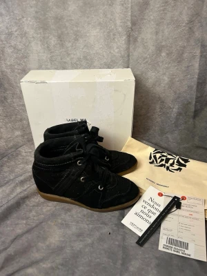 Isabel Marant skor - Mycket fint skick, (vestiere verified) | Size 39  | fraktar inom 24 timmar | för att köpa klicka ”köp nu” | vid frågor eller funderingar är det bara att skicka ett meddelande | följare får bättre rabatter🙌