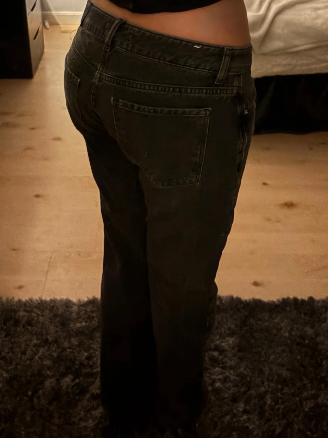 Svarta low waist jeans - 1