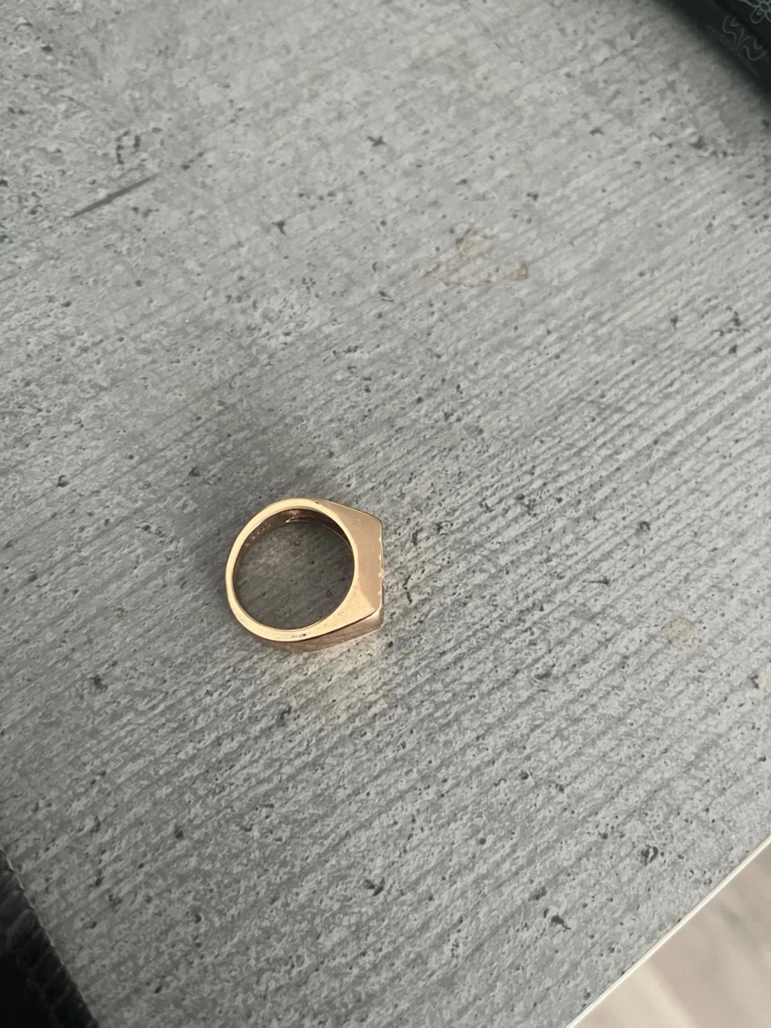 Guldplaterad ring med mönster - 1