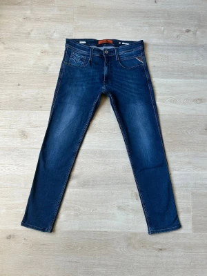 Blåa Replay Jeans Slim Fit Storlek W31 L30 - Mycket fina Replay Jeans i blå färg. | Jeansen är i mycket bra skick och sparsamt använda. |  Äkta som allt annat jag säljer! ✅ |  Storlek: W31 | Skick: Mycket Bra Skick | Färg: Blå | Märke: Replay | Modell: Jeans |   Hör gärna av dig vid frågor så svarar jag så fort jag kan! 😁 |  (SKU - 147)